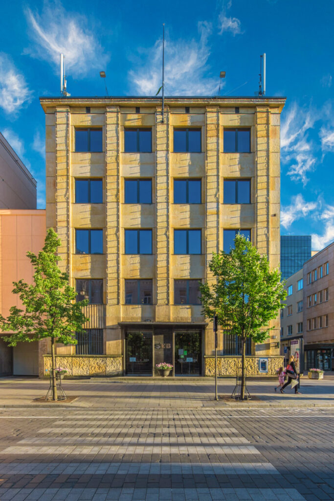Nekilnojamojo turto bendrovės Baltic RED vystomas ir valdomas verslo centras Gedimino pr. 12, Vilniuje