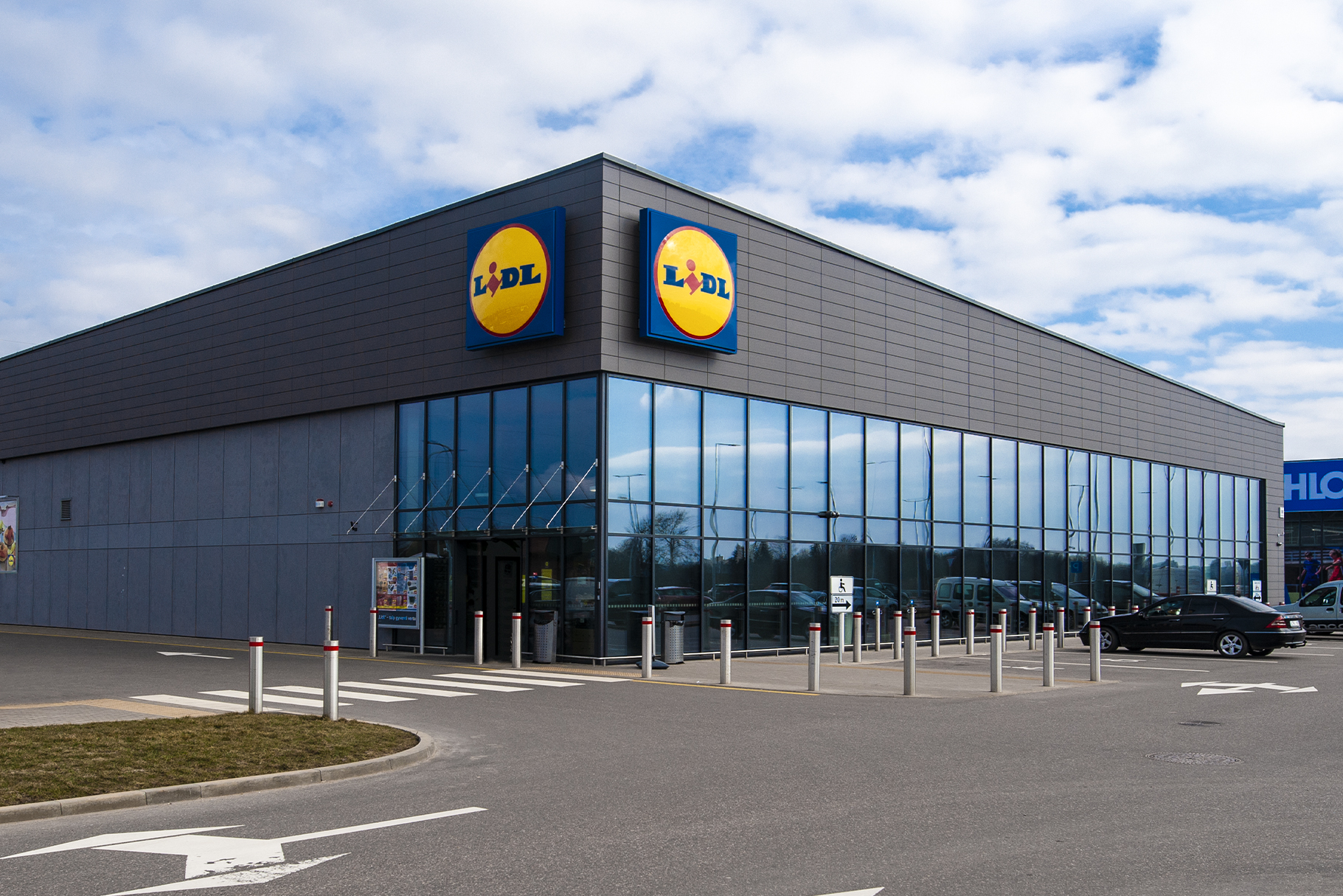 Komercinės paskirties pastatas LIDL , Islandijos pl. 30 Baltic RED